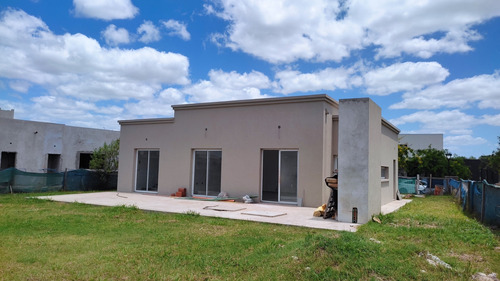 Casa En Venta A Estrenar En El Bº Norte, El Canton, Escobar