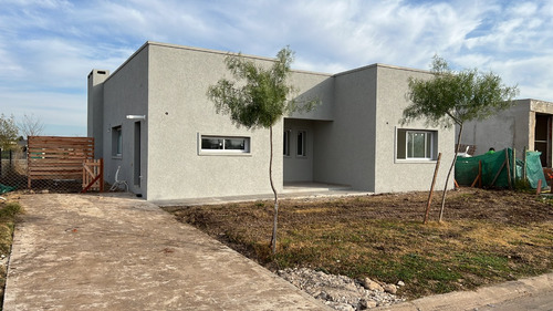 Casa/venta/3 Dorm/santa Elisa/pilar Del Este/financia-permuta