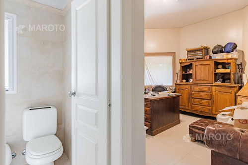 Imagen 21 de 30 de Casa En Venta En Barrio Privado Septiembre Con Seis Dormitorios - Maroto Propiedades-