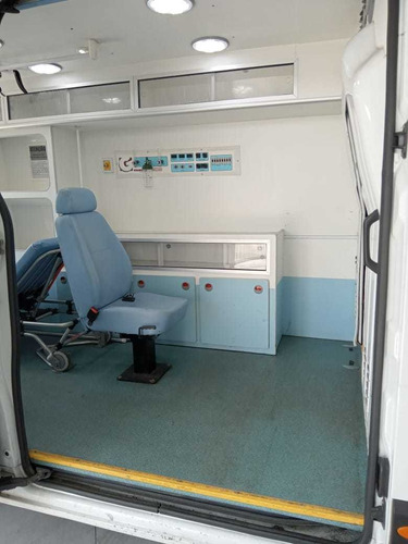 Imagem 6 de 8 de Renault Máster 2.3 L3h2 Ambulância Uti