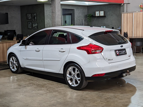 Ford Focus 2.0 SE PLUS 16V FLEX 4P POWERSHIFT
