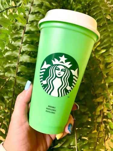 Nuevo vaso reutilizable de Starbucks que cambia de color