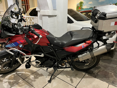 Bonita F700 Edición Especial, Escape Akaprovich Caja Givi,