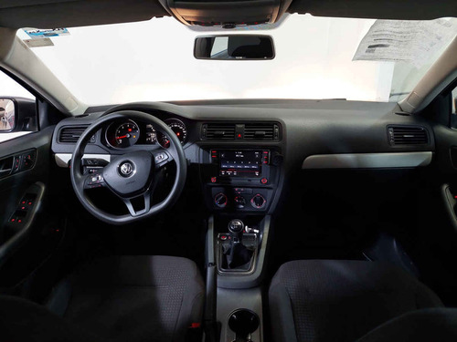 Imagen 10 de 15 de Volkswagen Jetta 2017 4p Comfortline L5/2.5 Man