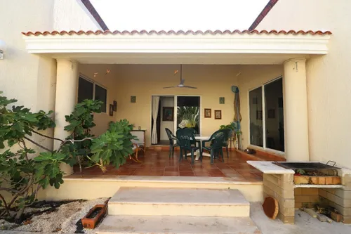 Residencia Con Paneles Solares, En Venta, En Temozón Norte