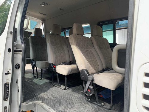 Nissan Urvan 2.5 15 Pas Amplia Aa Mt