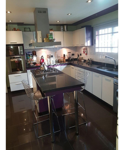 Venta Casa + Depto. Merlo Apto Credito. Calle Mitre Al 2000