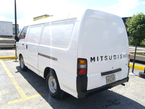 Imagen 4 de 12 de Mitsubishi L300 Panel