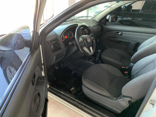 Imagen 10 de 14 de Fiat Strada 3 Ptas Jtd 1.3 Diesel Full