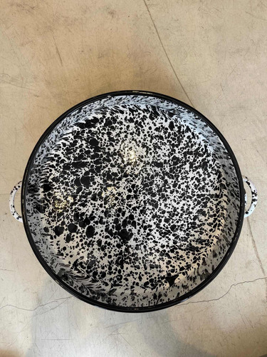 Imagen 2 de 5 de Pizzera Enlozada Blanca Con Borde Negro 35cm Diam