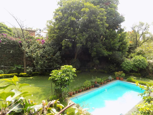 Casa Sola En Lomas De Atzingo, Cuernavaca, Morelos - Seq-173-cs