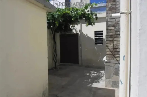 Casa En Alquiler, 3 Dormitorios, 1 Baño, Patio, Cochera. Cerro.