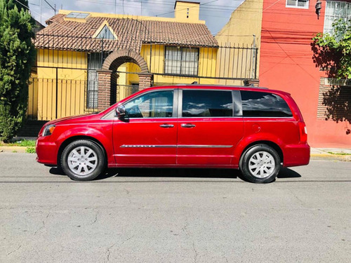 Imagen 2 de 15 de Chrysler Town & Country 2013 3.6 Limited Mt
