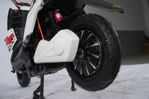 Imagen 13 de 18 de Motocicleta Electrica Ttx Motor 2000 W, Bat. Litio 72v/30 Ah