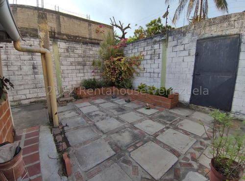 Imagen 8 de 15 de Casa Con Terreno Para Remodelar En Urb. Corinsa Cagua Ljsa 22-22490
