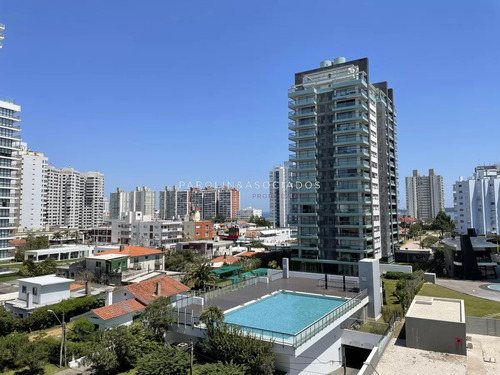 Apartamento En Aidy Grill, 3 Dormitorios , Venta, Torre De Categoría.