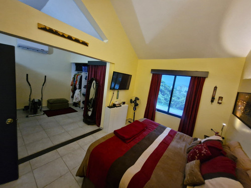 Townhouse De Oportunidad En Lomas Del Este-sl
