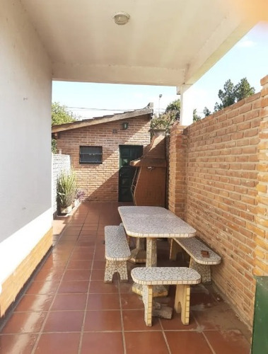 Imagen 9 de 11 de Casa De 4 Ambientes + Depto 2 Amb. En Planta Alta