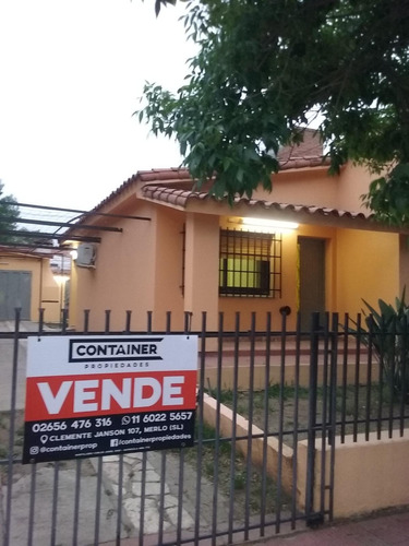 Casa En Venta En Poeta Conti, Centro De Merlo: Excelente Ubicación
