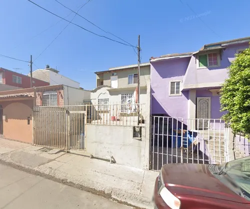 Sk01- Casa En Remate Bancario En Av. Aranjuez, Villa Fontana Ix, Tijuana, Bc. (65% Debajo De Su Valor Comercial, Solo Recursos Propios)