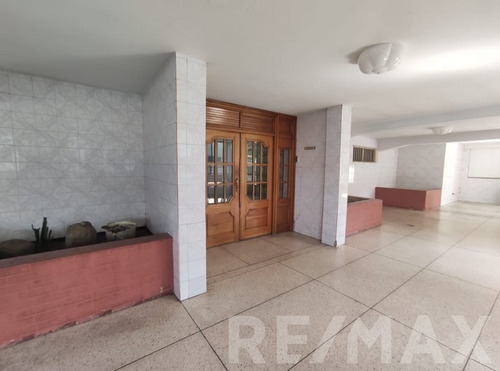Imagen 1 de 17 de Avenida Bolivar, Apartamento En Venta