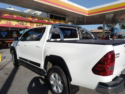 Imagen 8 de 15 de Toyota Hilux 2.8 Cd Srv Pack 177cv 4x2 2017
