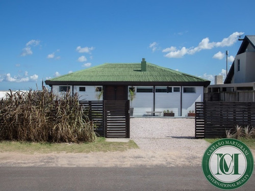 Imagem 2 de 30 de Maravilhosa Casa Com Vista Para A Praia Mansa. - Ca00395 - 70222101