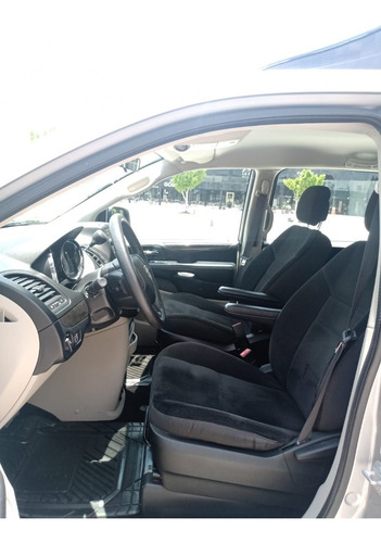 Imagen 9 de 15 de Dodge Caravan Se T/a Modelo 2017