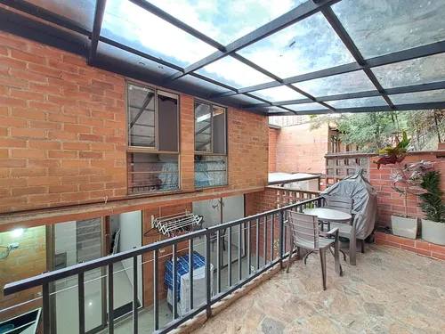 Casa En Venta En La Mota. Cod V17206