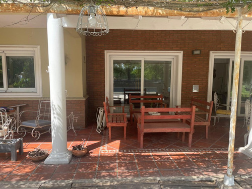 Casa En Venta En Country Los Puentes, Lujan