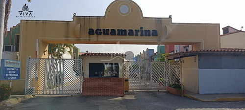 Town House C.r. Aguamarina, Lecheria