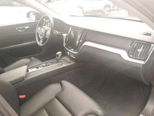 Imagen 5 de 12 de Volvo S60 Momentum 2020