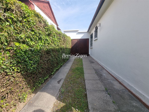 Casa En Venta De 3 Dorm. En Ñuñoa
