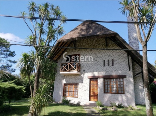 Imagen 1 de 15 de Venta Casa 3 Dormitorios, Altos De Pinares, Maldonado.
