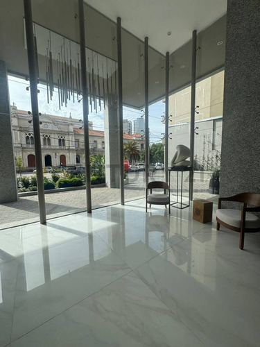 Venta De Departamento En Boulevard, Excelente Vista. Con Cochera