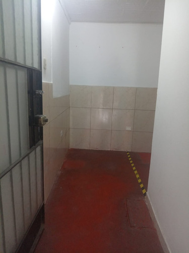 Local Comercial Con Ambiente Adicional + Un Baño