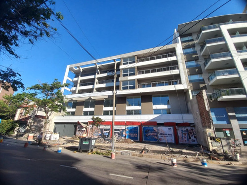 Cochera Cubierta En Edificio De Categoria.