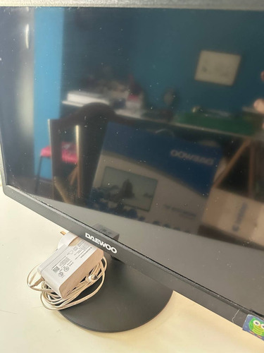 Monitor Daewoo 19'' 60hz 220v Resolución Hd - Usado Perfecto Negro (Usado)