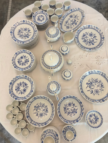 Juego De Vajilla Thun - 119 Piezas De Porcelana Azul Modelo De La Cebolla (Usado)
