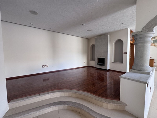 Exclusiva Residencia En Venta En La Rica Juriquilla