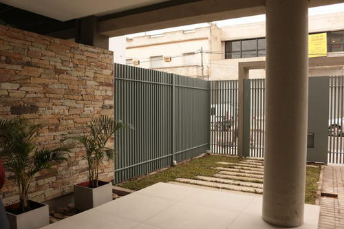 Amplio Y Luminoso Monoambiente Con Balcòn Y Cochera- En Alquiler