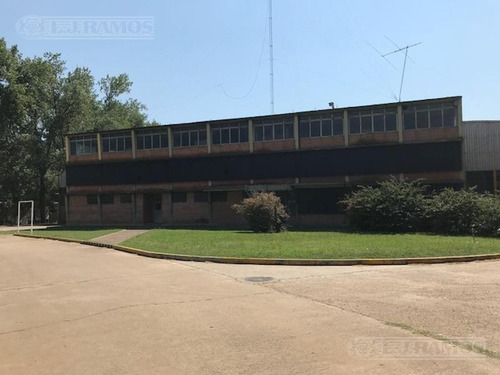 Imagen 2 de 9 de Depósito En Venta En Campana