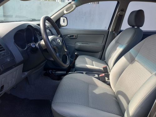 Imagen 7 de 13 de Toyota Hilux Dx 2.5td 4x2 2011