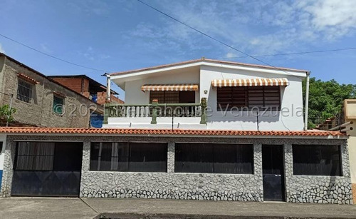En Venta Amplia Casa Con Local En Cagua 24-15097 Hp