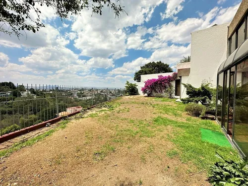 Casa En Excelente Ubicación, Calle Tranquila Y Con Vista Arbolada