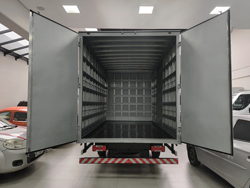 Iveco Daily Com Baú 2025