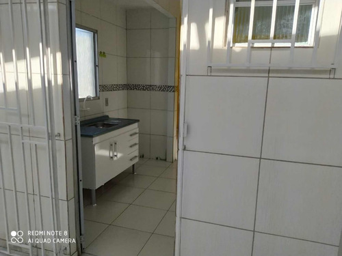 Casa Grande Com 2 Salas E 2 Quartos.