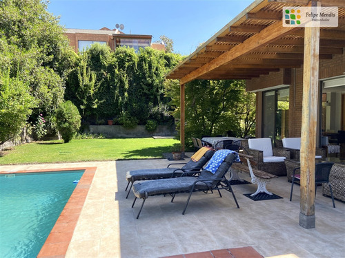 Impecable En Condominio 5 Dorm. Servicio Y Sala De Estar.