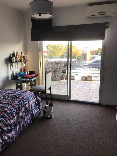 Casa En Venta - 3 Dormitorios 2 Baños 1 Pileta 1 Cochera - 230mts2 - Los Hornos