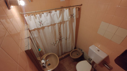 Departamento En Venta De 2 Dormitorios C/ Cochera En Costa Azul